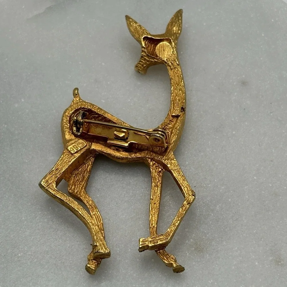 Vintage Deer Brooch Pin Brushed Goldtone Glass Eyes MCM Retro Christmas